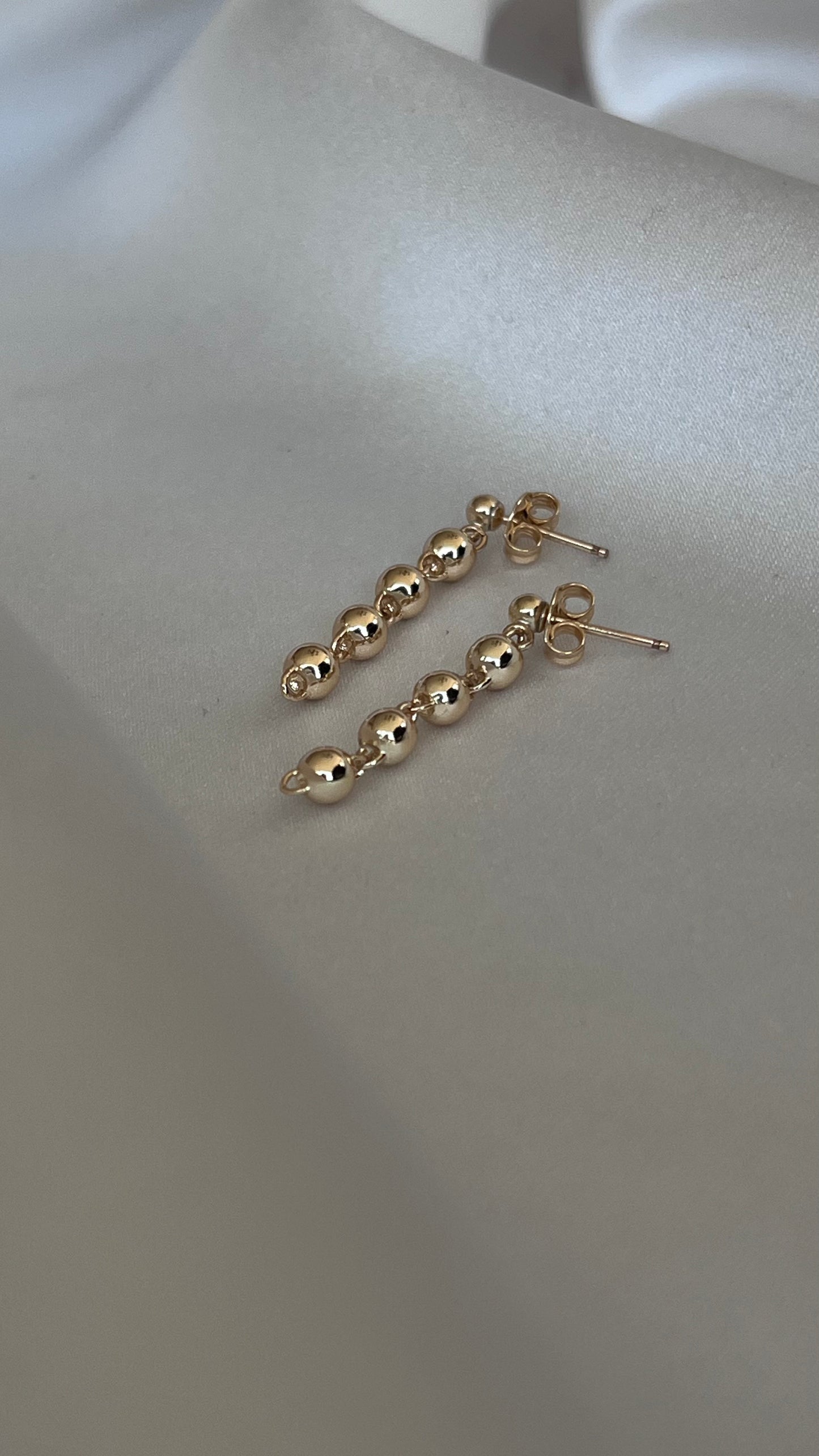 ARETES BOLITAS