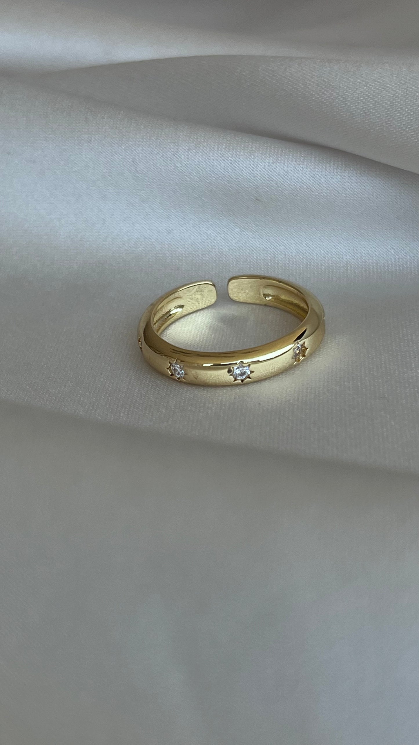 ANILLO ESTRELLAS CIRCONIAS GRABADAS