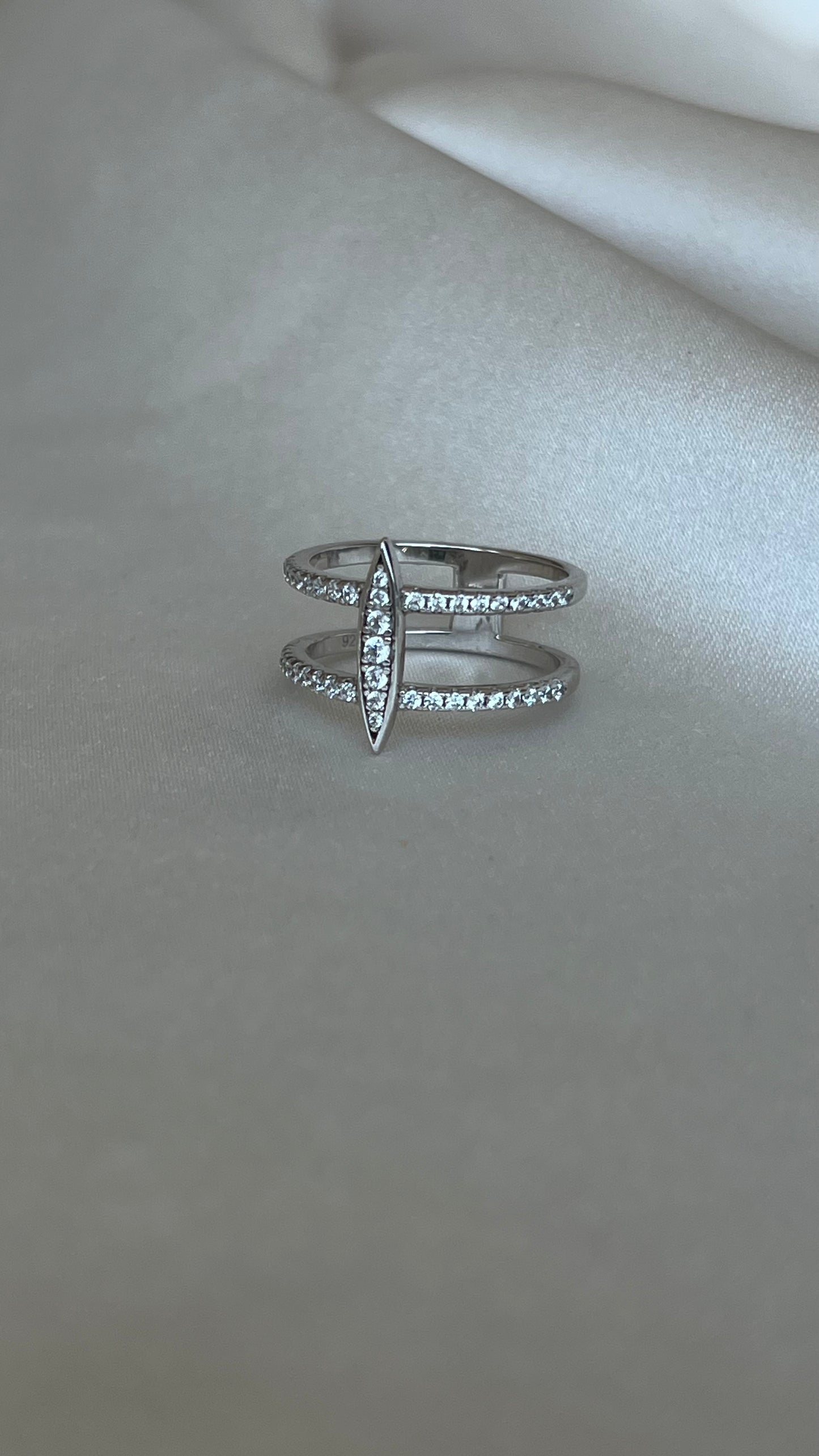 ANILLO GRAN MARQUIS CIRCONIAS