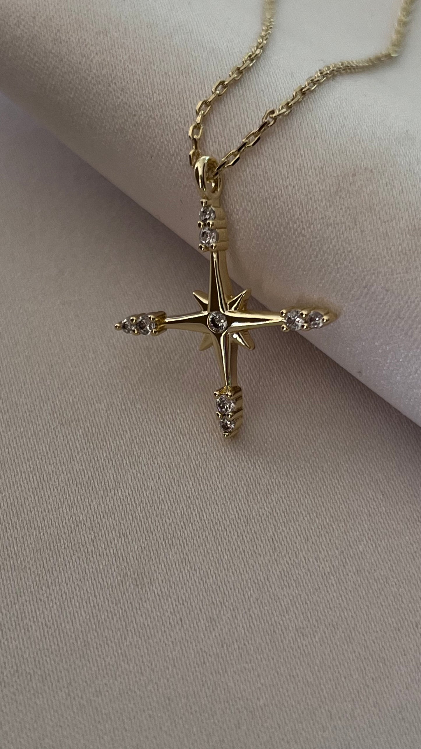 COLLAR CRUZ CIRCONIAS