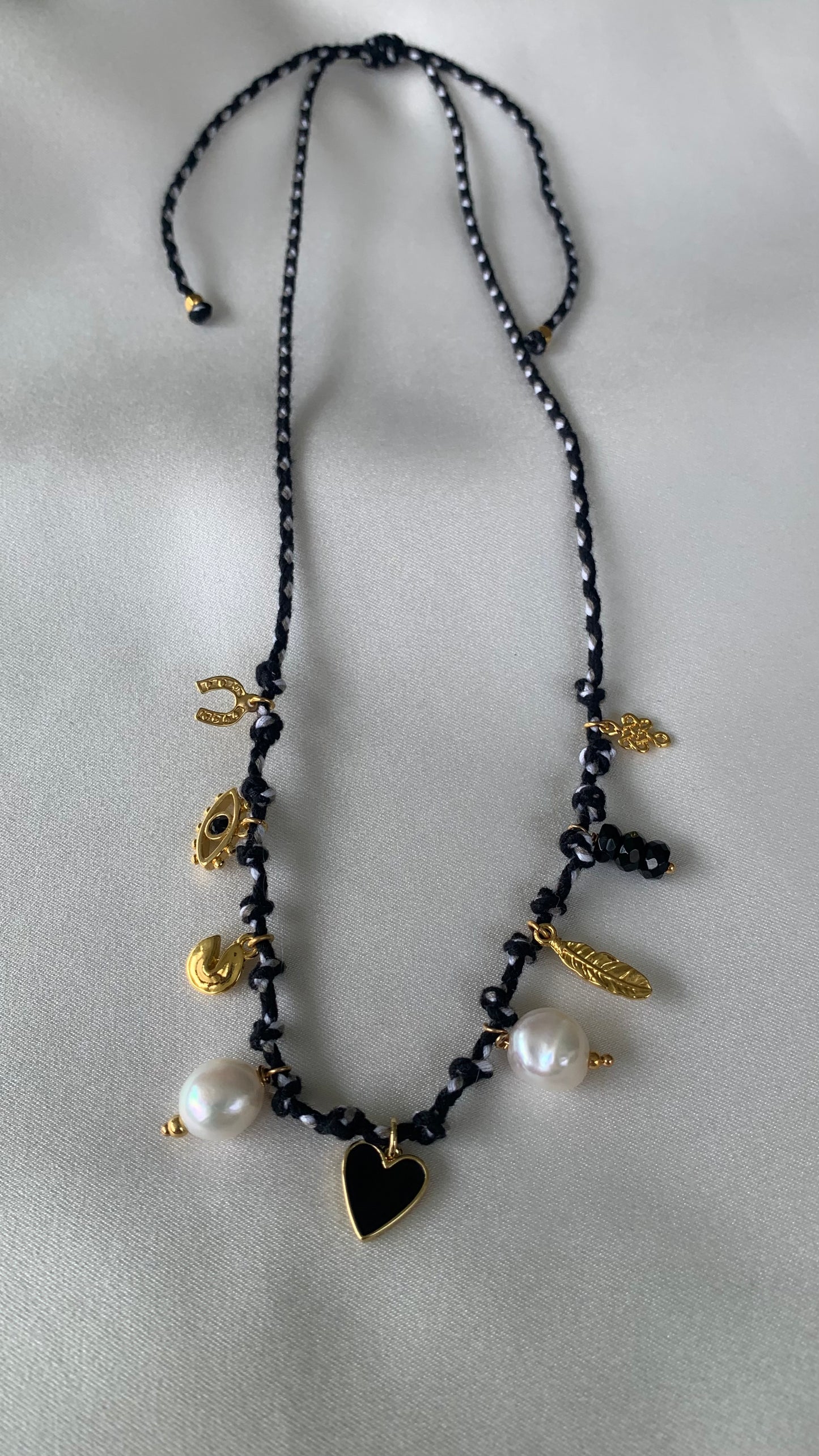 COLLAR CHARMS NUDOS
