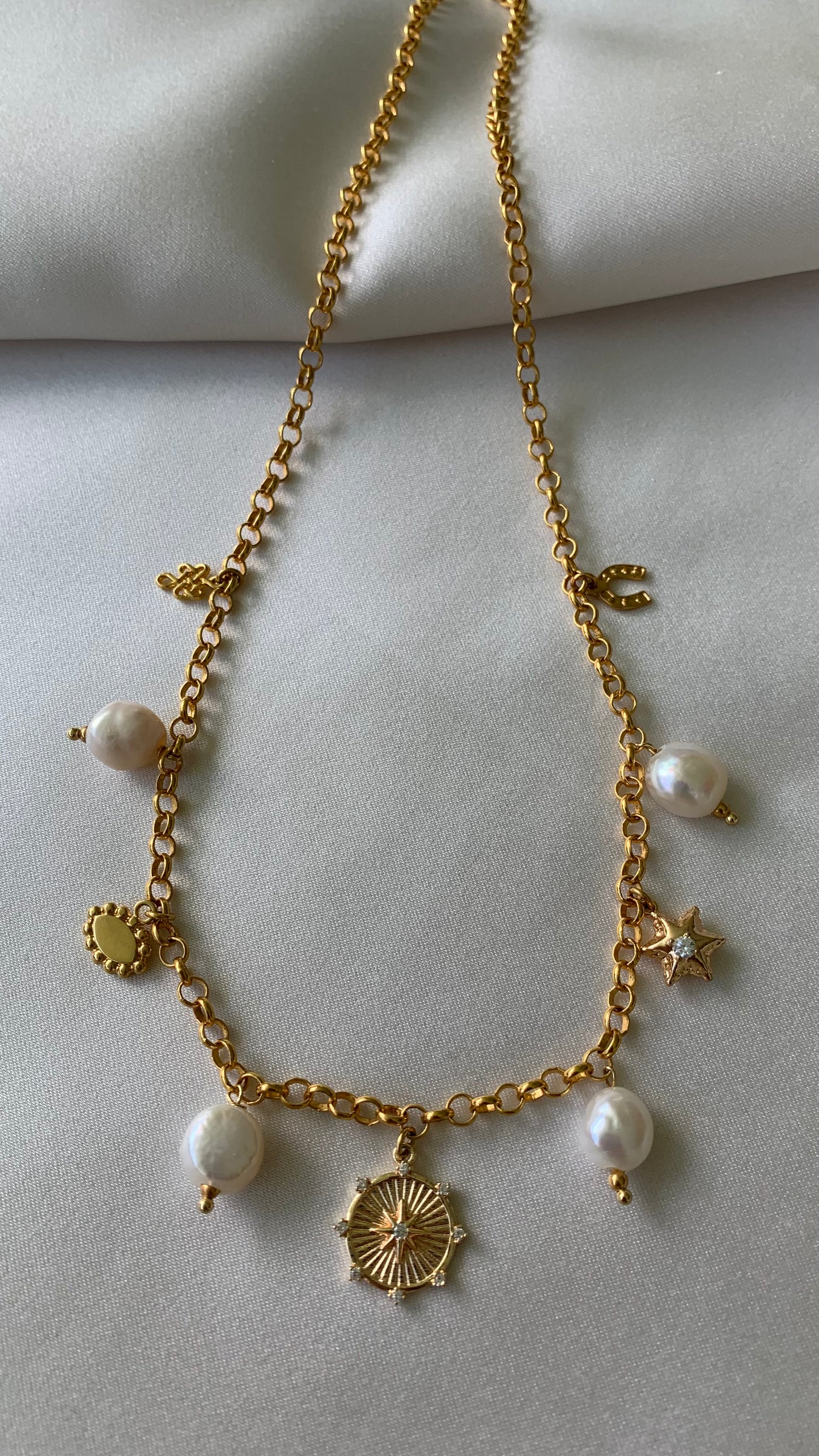COLLAR CHARMS Y PERLAS