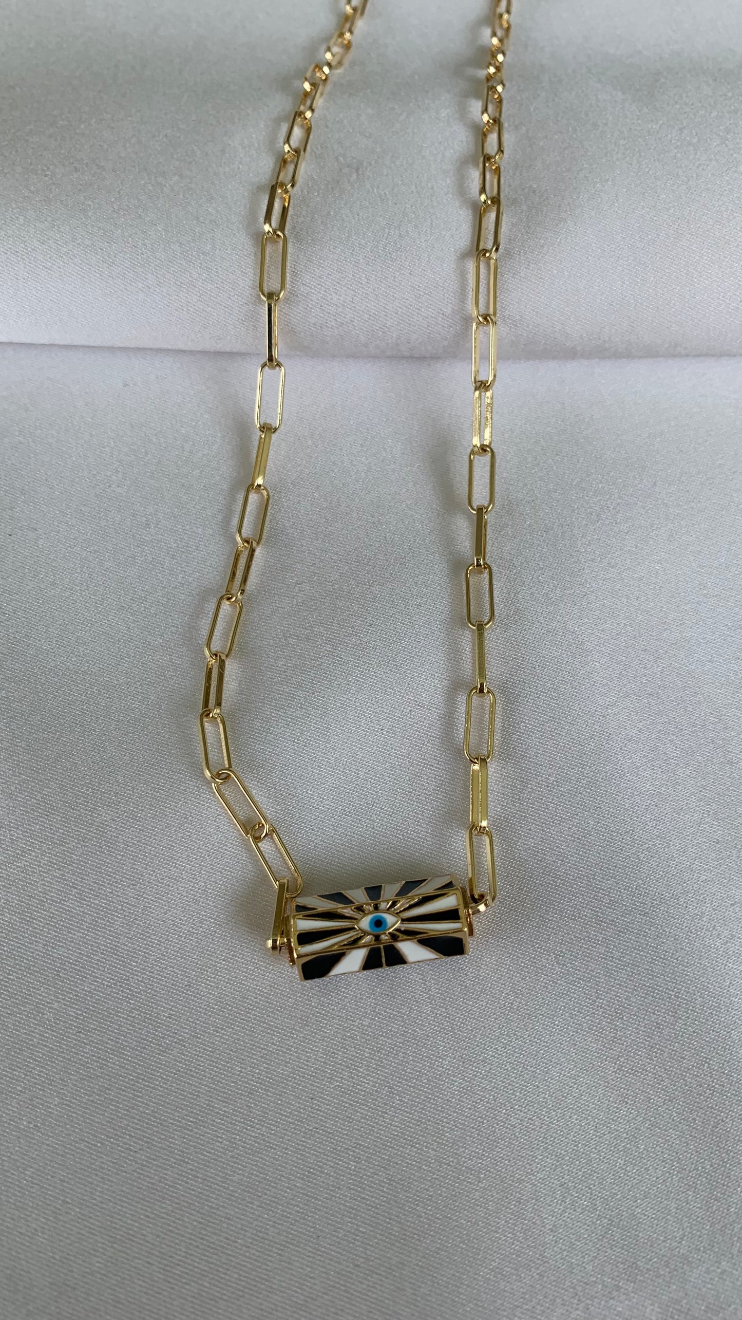 COLLAR LOCKETS