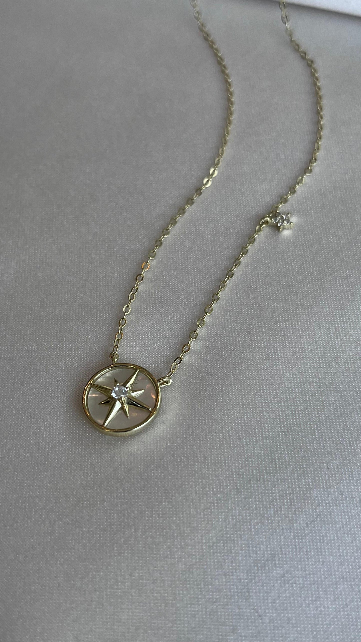 COLLAR ESTRELLA MADRE PERLA