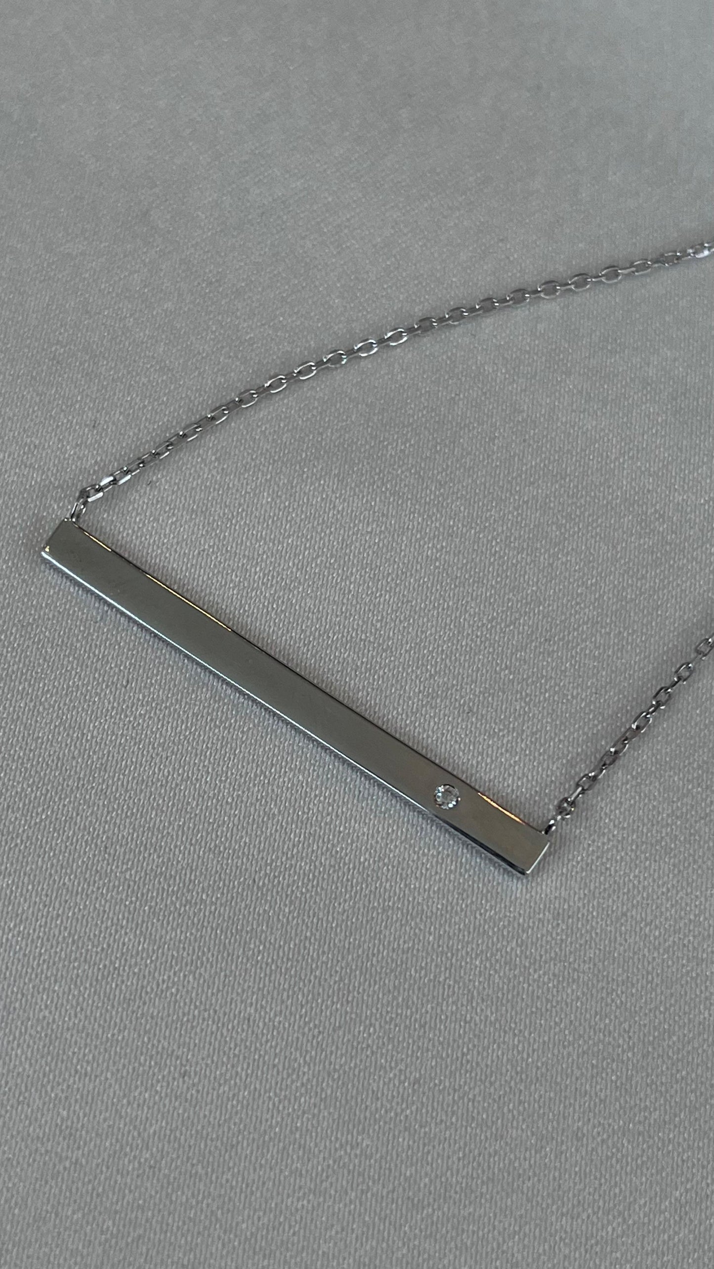 COLLAR BARRA Y CIRCONIA