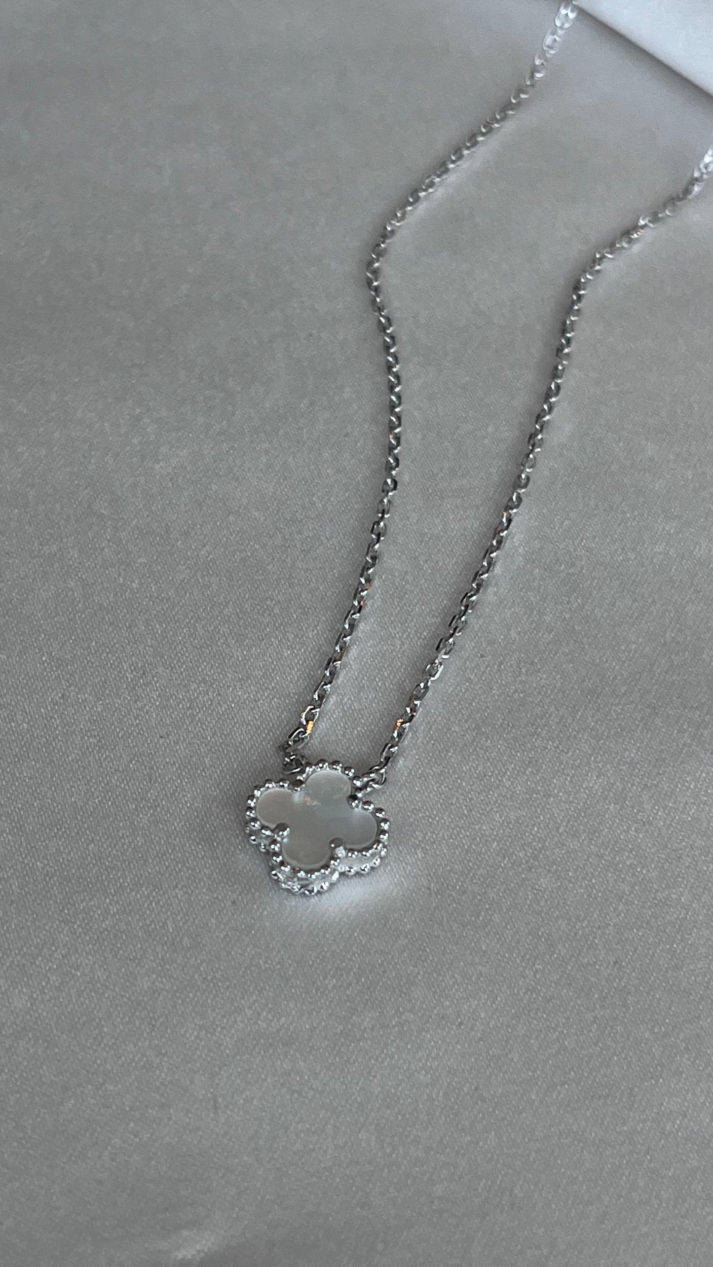 COLLAR FLOR CHICA