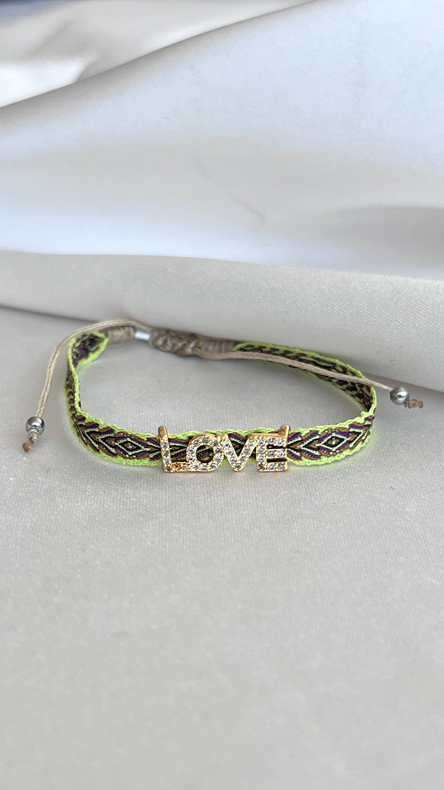 PULSERA TEJIDA LOVE