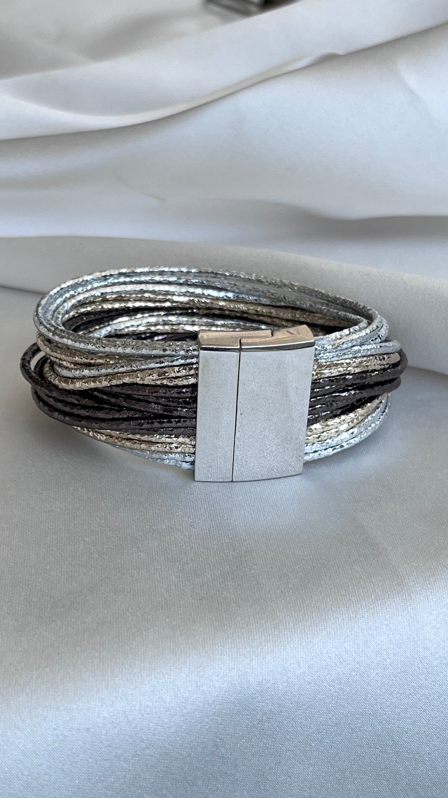 PULSERA TIRAS BROCHE IMÁN