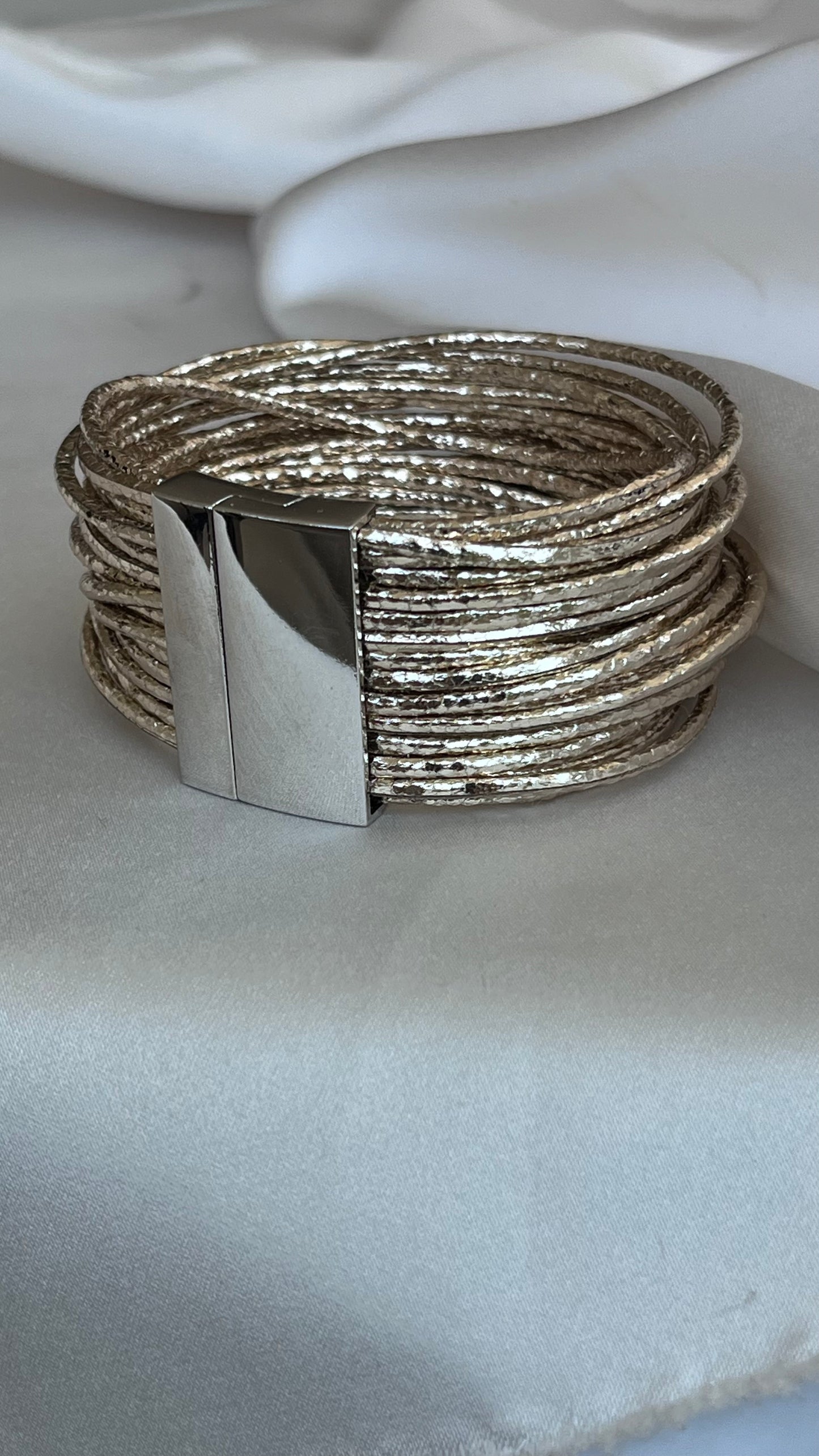 PULSERA TIRAS BROCHE IMÁN