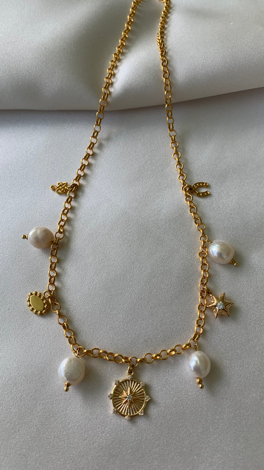 COLLAR CHARMS Y PERLAS