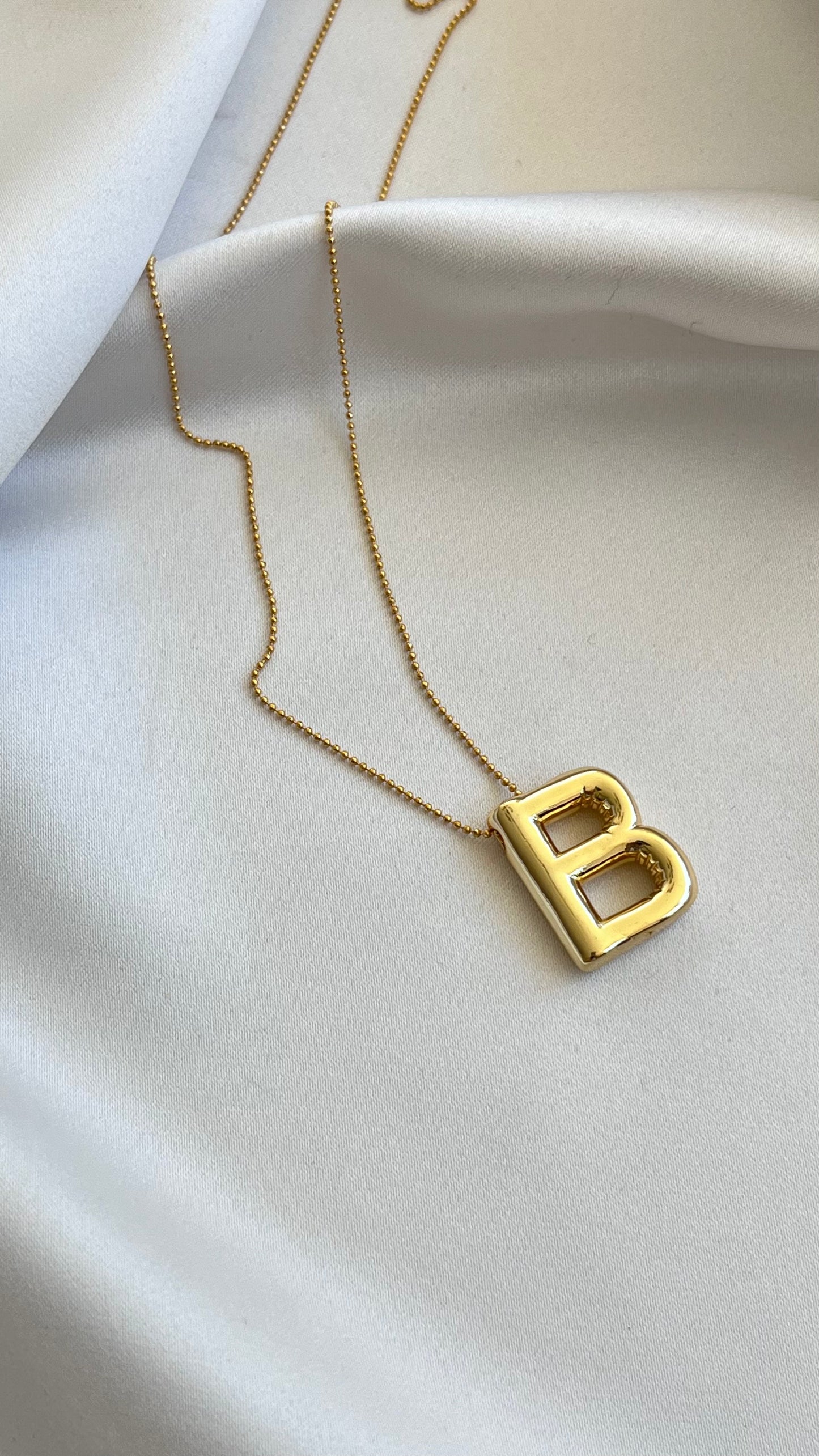 COLLAR INICIALES GLOBO CHAPA