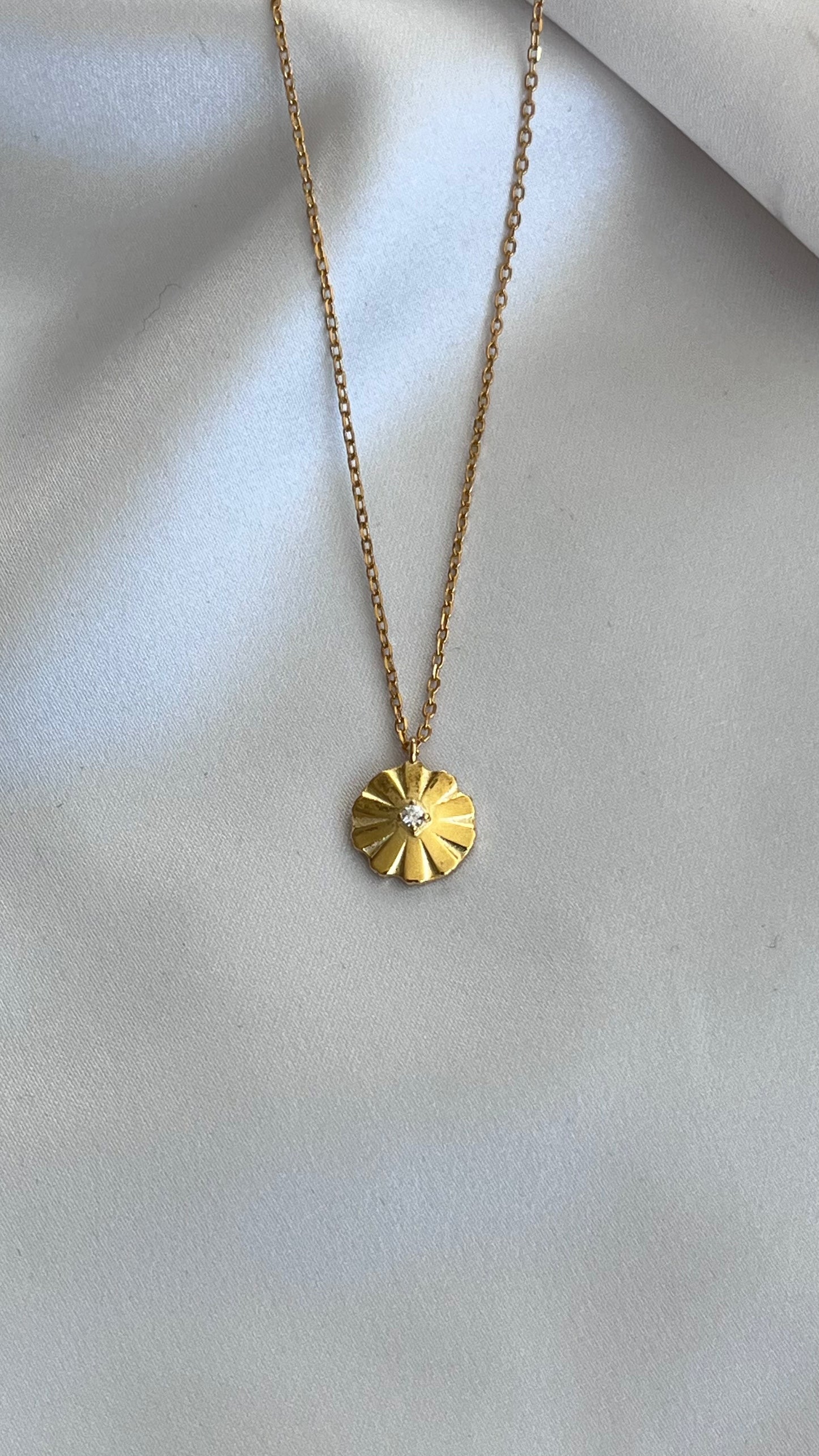 DIJE FLOR ABANICO CIRCONIA