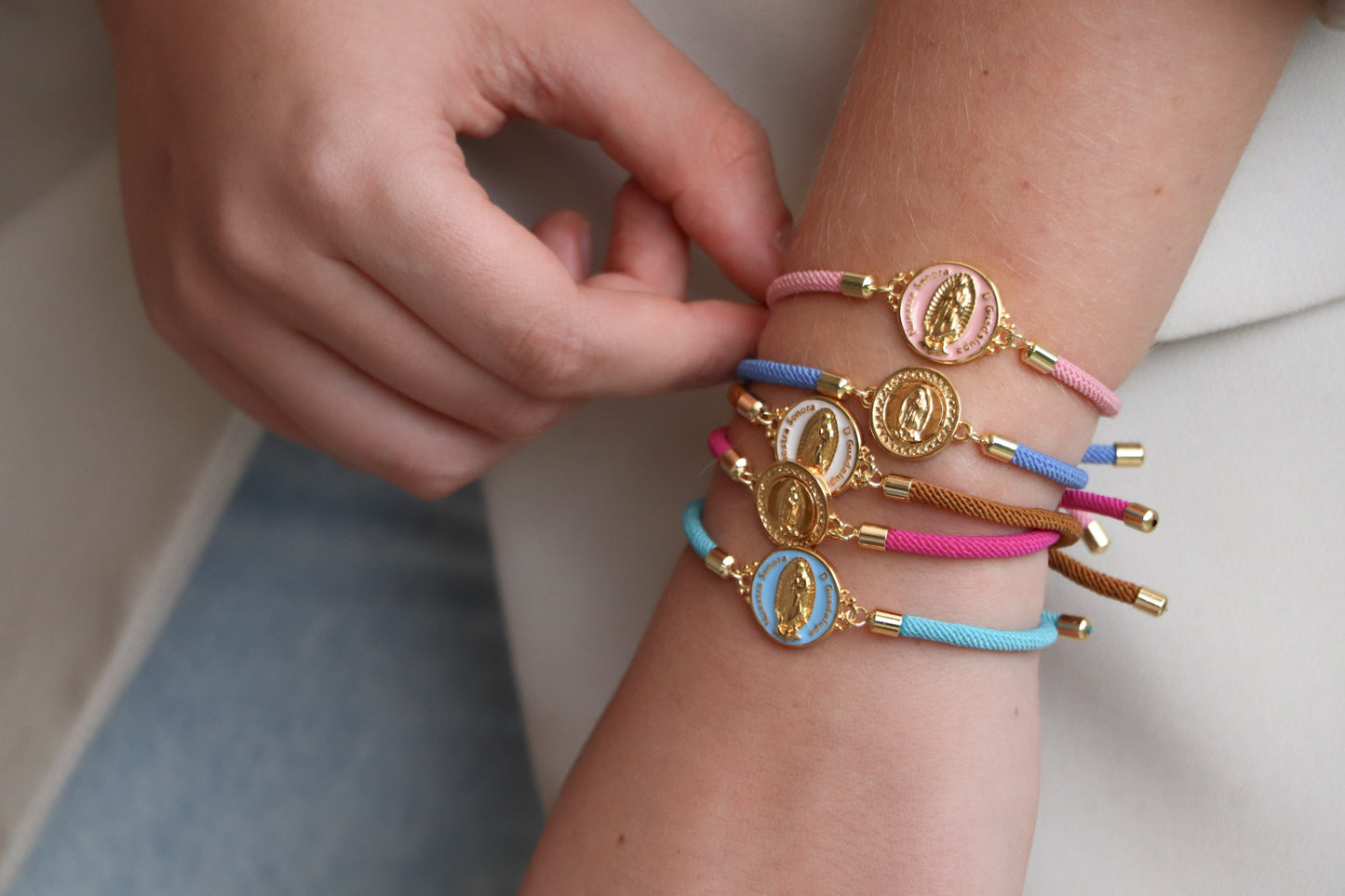 PULSERA CORDÓN CON VIRGEN